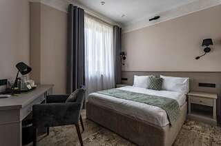Отель Ayvazovsky Art Hotel Одесса Двухместный номер с 1 кроватью или 2 отдельными кроватями-1